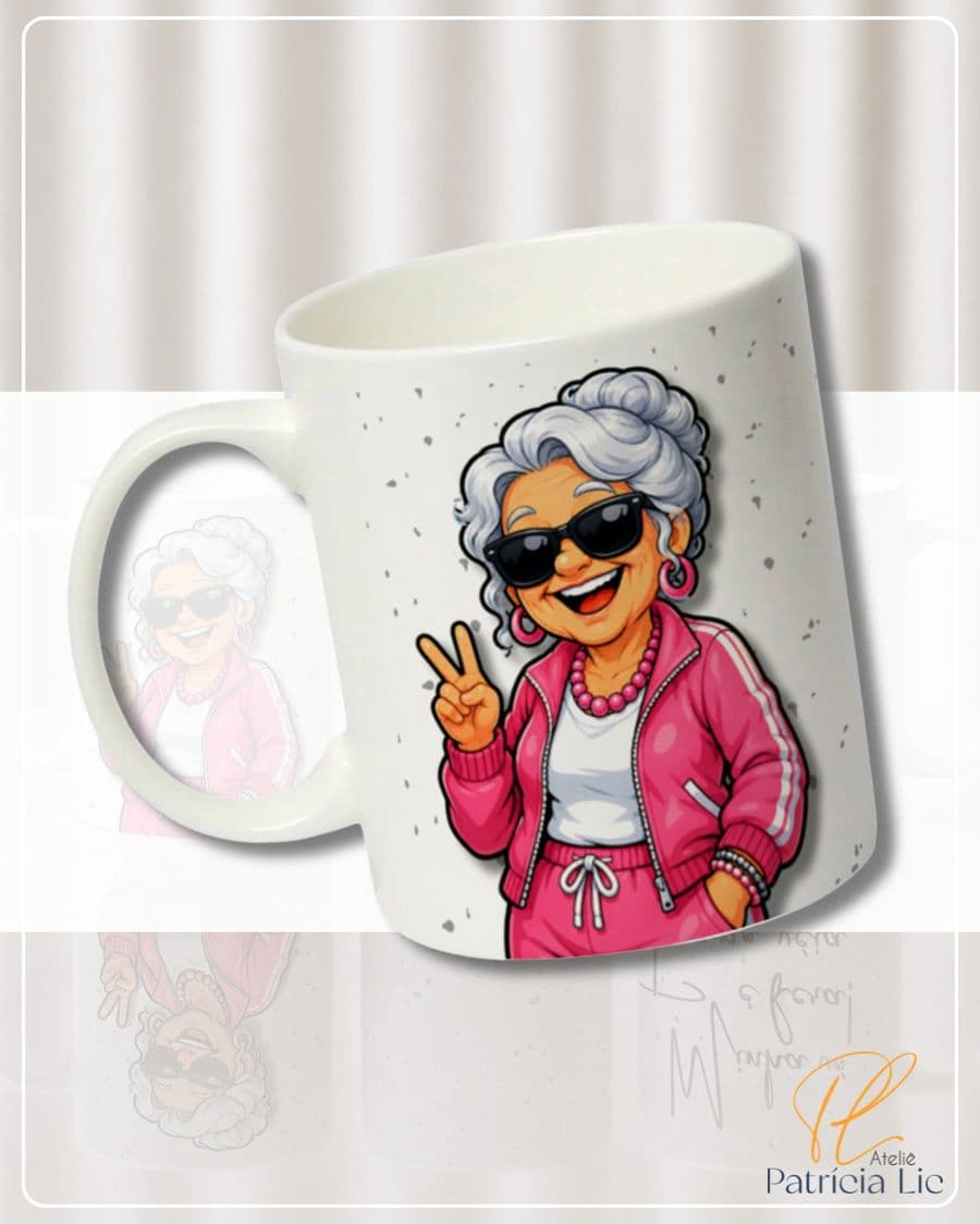 Caneca personalizada com ilustração de uma vovó estilosa de óculos escuros e jaqueta rosa fazendo sinal de paz.